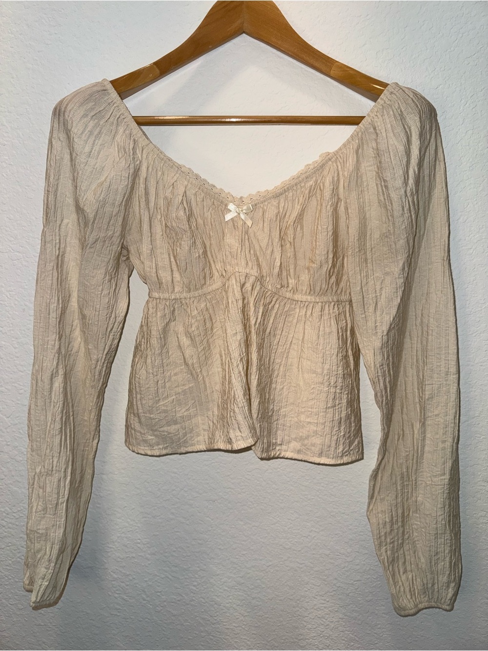 Frankee & Skylar M Cream Textured Peasant Longsleeve